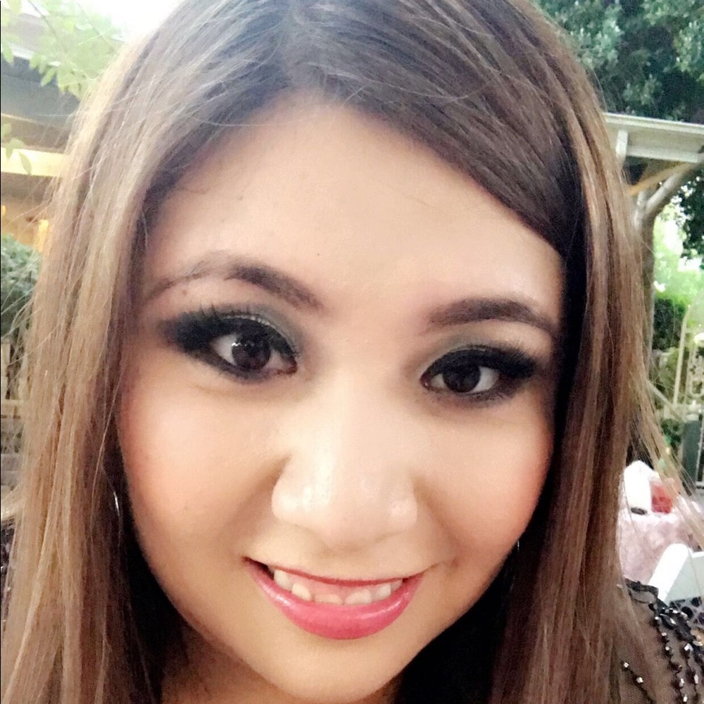 Meet your Posher, Alejandra